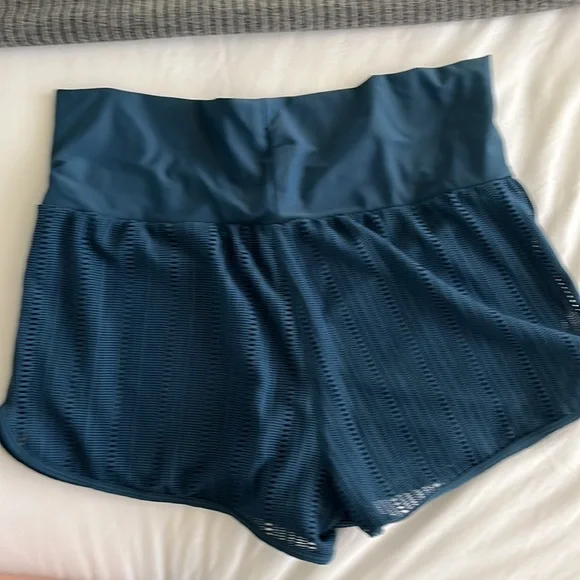 Prana shorts with an underlayer - Picture 2 of 8